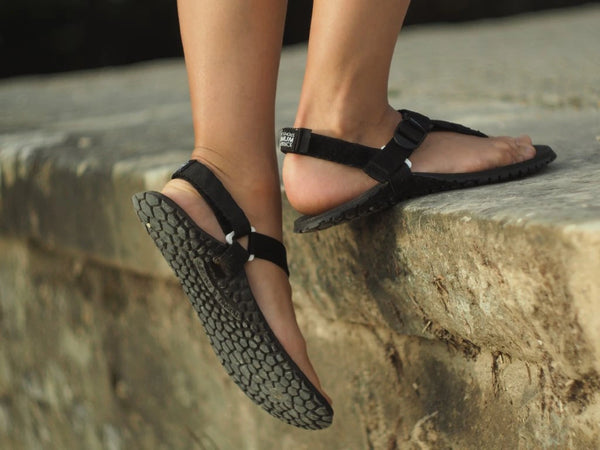 Bosky Performance Fekete Fehér Mezítlábas Szandál