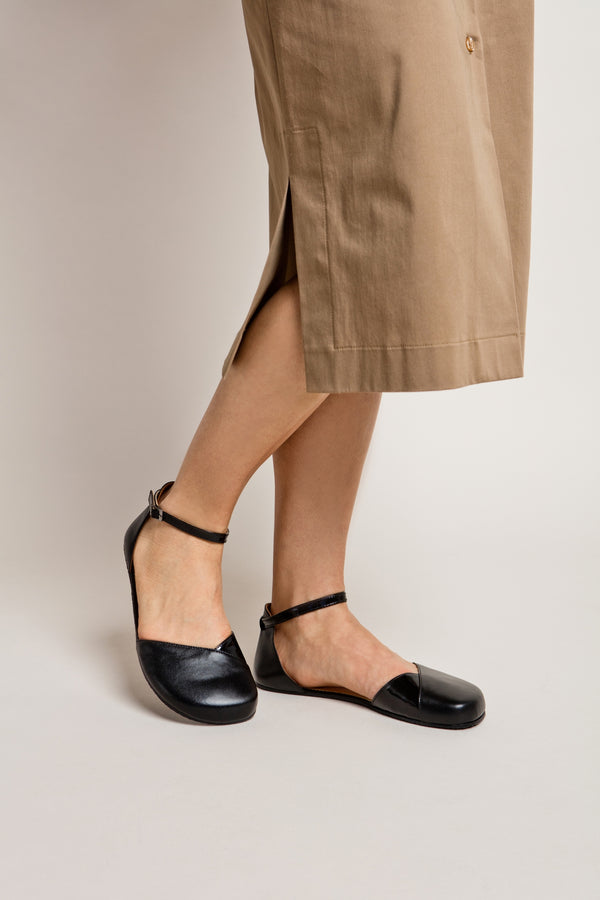 Shapen Poppy Fekete Vegán Barefoot Szandál