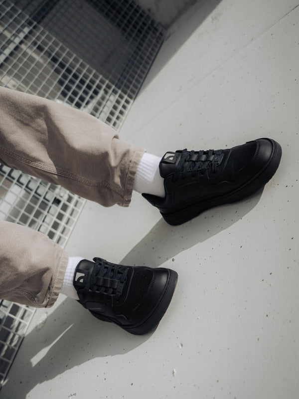 Barebarics Zing – teljesen fekete bőr barefoot sneaker